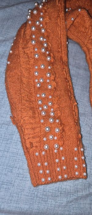 Guess късо пуловерче