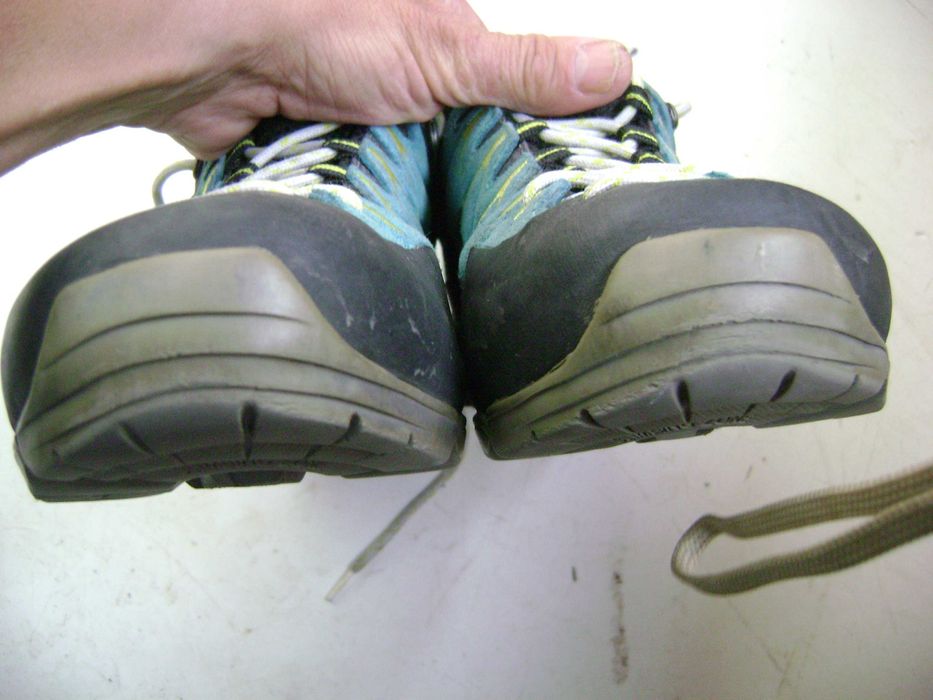 Продавам туристически обувки Salewa Gore Tex номер 41