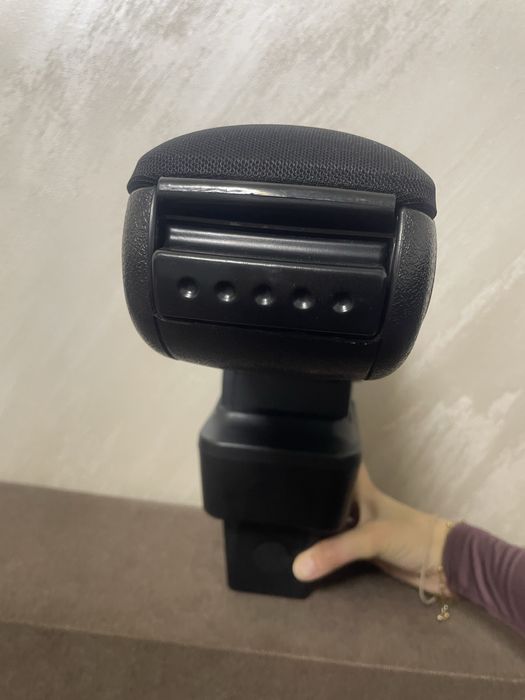 Подлакътник за кола