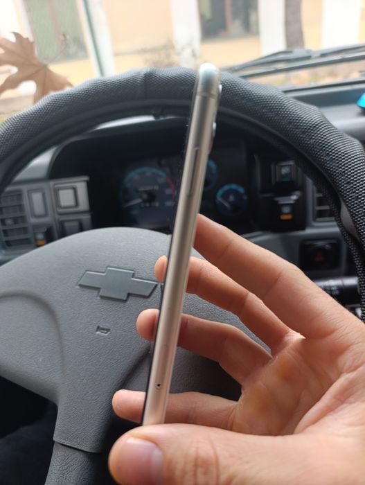 iPhone 11 Fes id tru ton bor sotiladi.