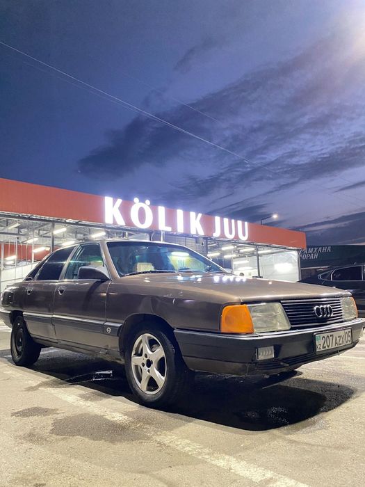 Срочно  продам ауди 100