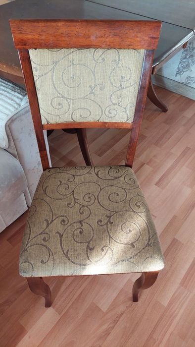 Стол раздвижной.