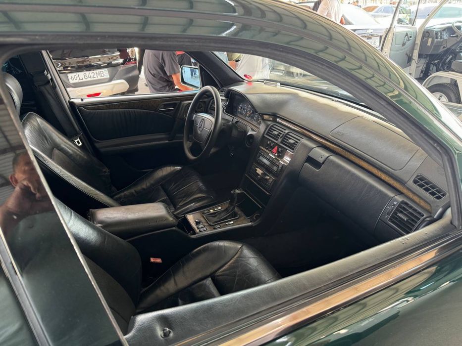 Mercedes 210, 2.2 объём двиготель
