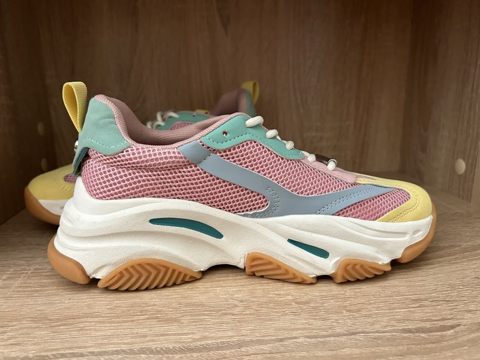 Steve Madden Possesion