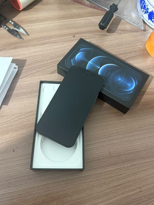 Продается айфон 12 про