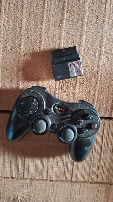 Vand playstation 2 cu 2 carduri memorie, 2 manete si cu jocuri