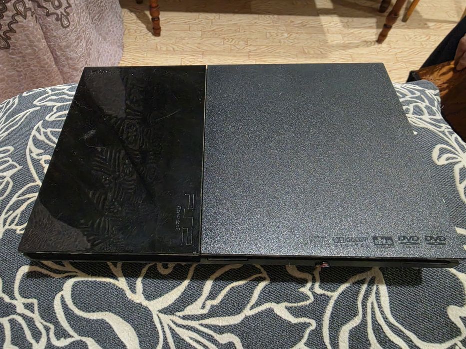 Продам пс2 слим с джостиком и играми