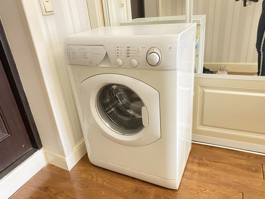 Стиральная машина Ariston AVSL109