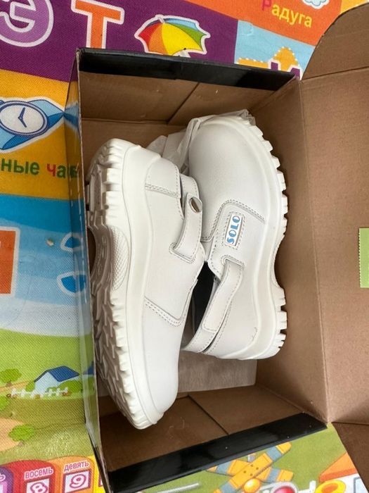 Обувь женская  белый и оригиналь