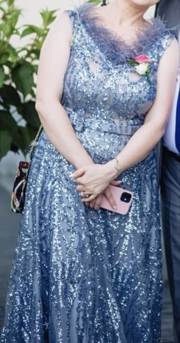 Rochie de seara cu paiete si pene