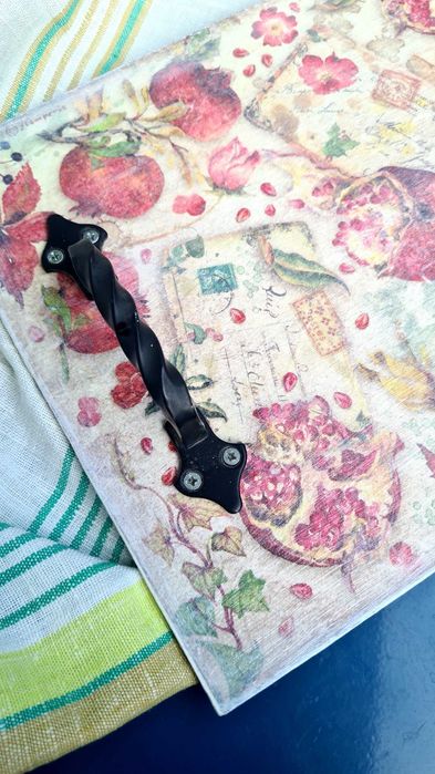 Дървена тава поднос за сервиране нар декупаж