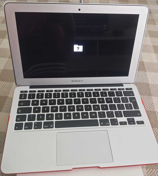 Laptop 11” Macbook Air Model A1465 Intel i5 4GB RAM DDR3 SSD: 128 GB