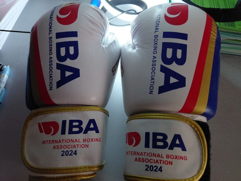 Боксерские перчатки IBA