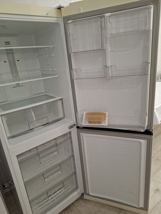 Продается холодильник LG