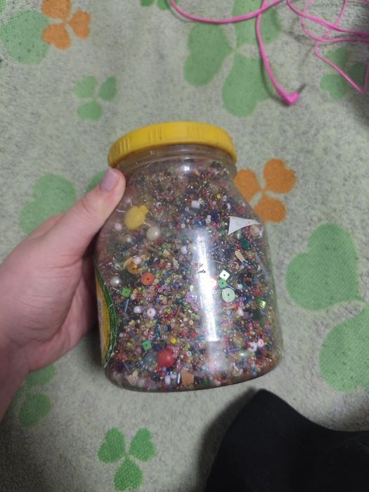 Продам банку с бисером