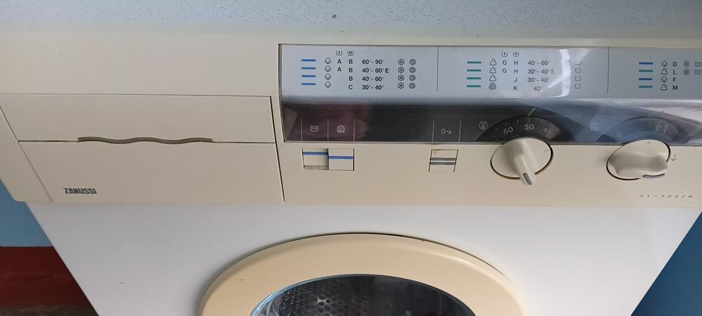 Стиральная машина Занусси.