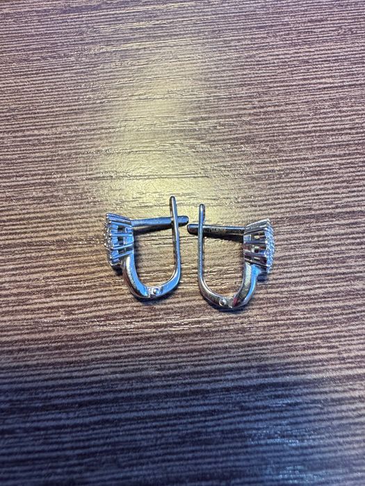 Продам серьги с бриллиантами