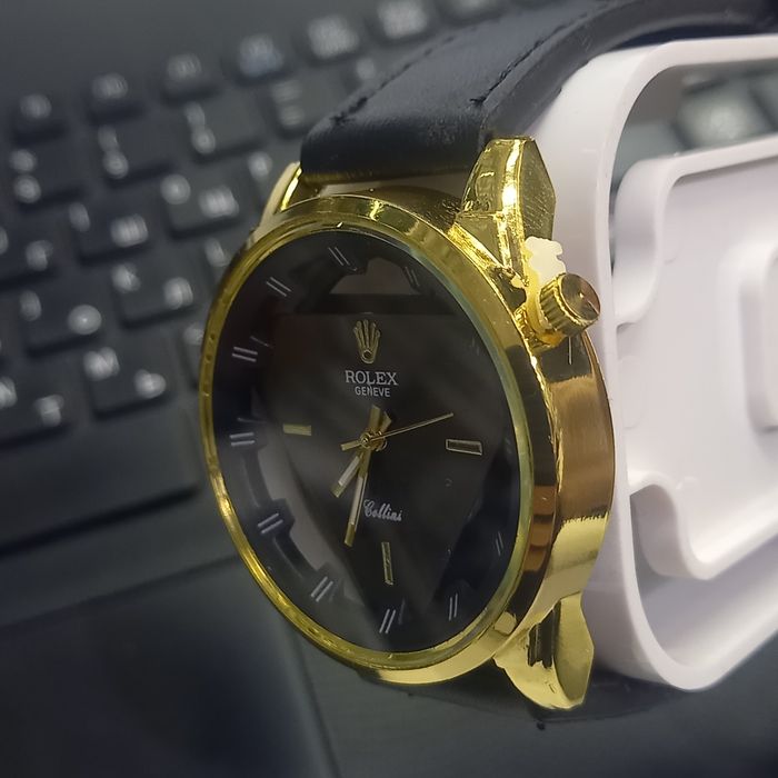 Rolex soat sotiladi