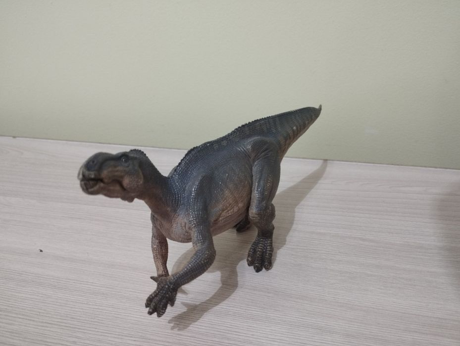Динозавр игуанодон papo