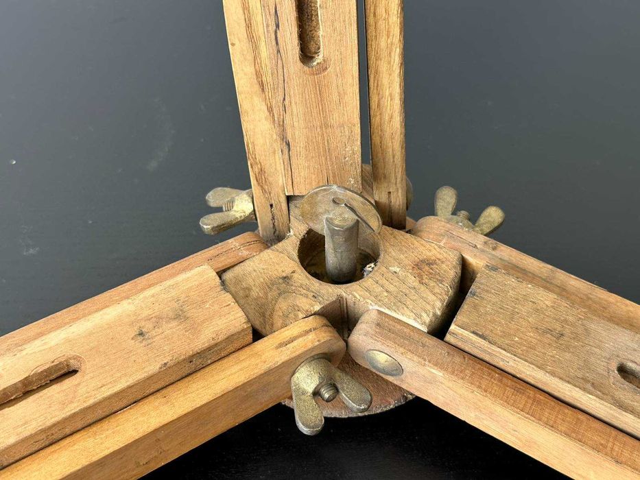 Винтидж Дървена Тринога Статив