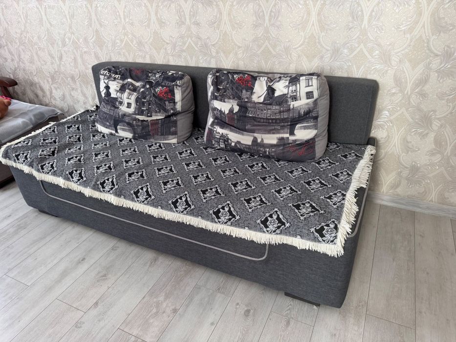 Продам диван в гостинную