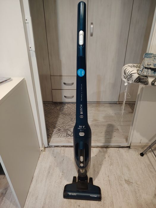 Aspirator vertical Bosch BCHF216S