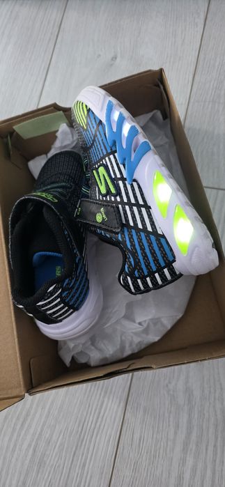Adidasi Skechers cu luminite marimea 26 - 16 cm. Aproape NOI