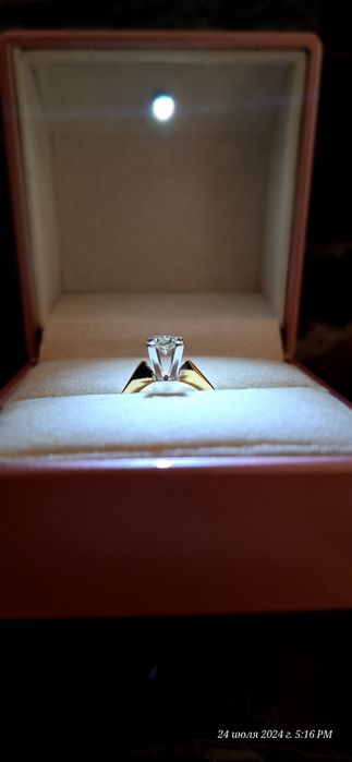 Золотое кольцо 750 проба с бриллиантом 0.31 карат.