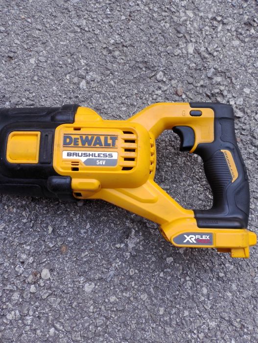 Саблен трион DeWalt 54v