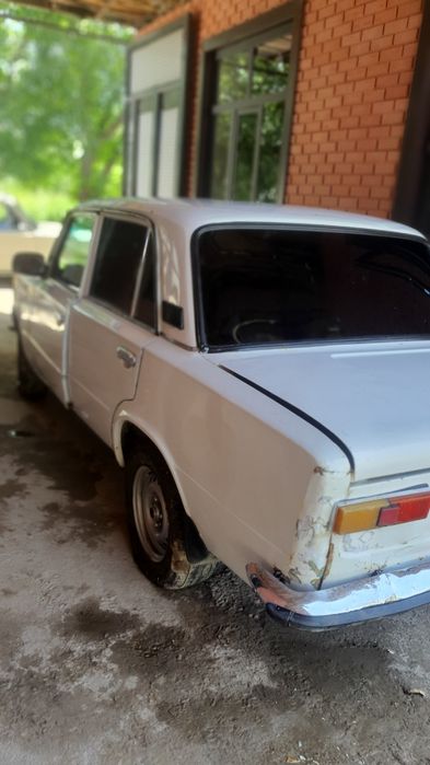 Vaz 011 sotiladi