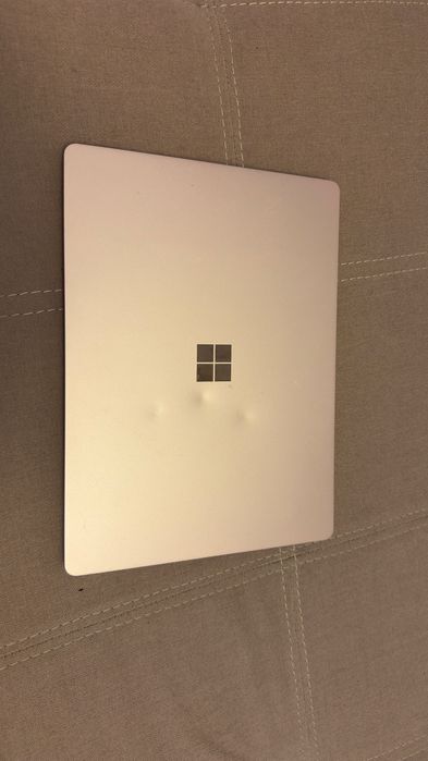 Laptop ultraportabil Microsoft Surface Go, 12.4"  model 1943