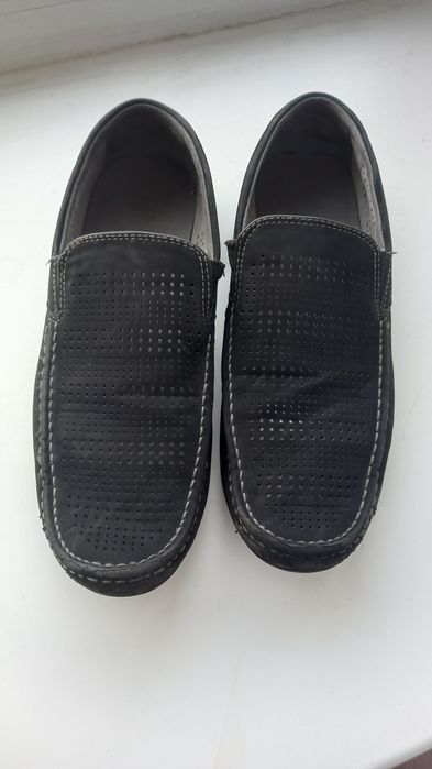 продам ботинки .