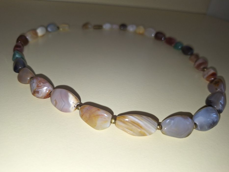 Ахат,нефрит и полускупоценни камъни.