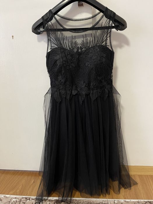 Черна елегантна рокля