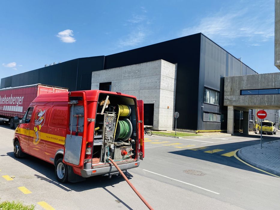 Фирма за отпушване,Източване септични ями, източване тоалетни облШумен