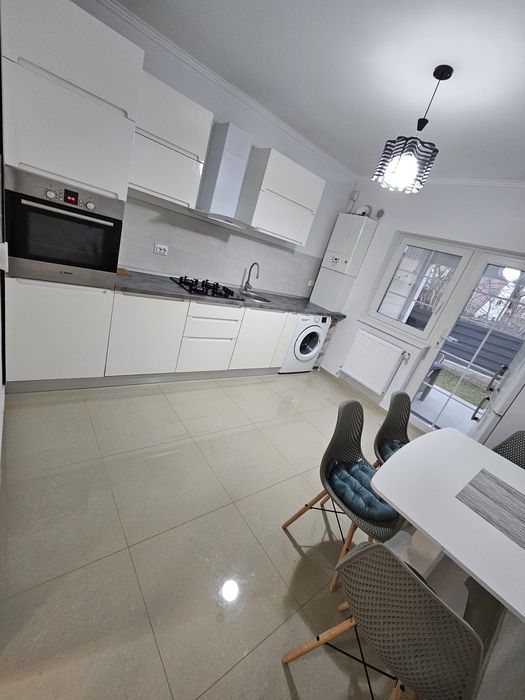 Vila  moderna  Family Market Miroslava