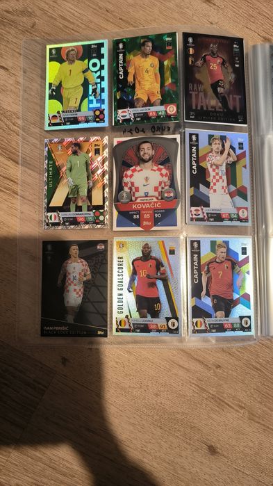 Vând cartonașe fotbal