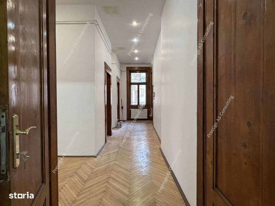 Apartament Patrimonial 150 mp | Balcon cu vedere directa spre Piata Vi