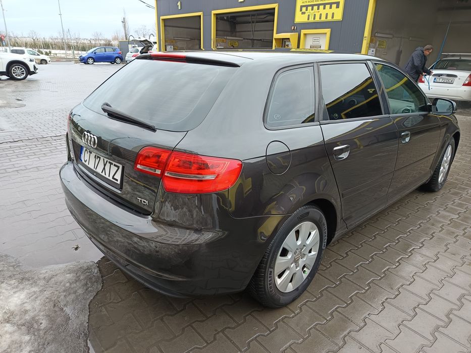 Vând Audi A3 1.6