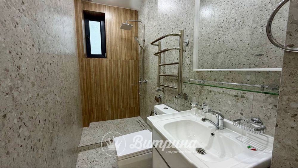 Коттедж в махалле Амира Темура , 5 комнатный  на 2-х сотках