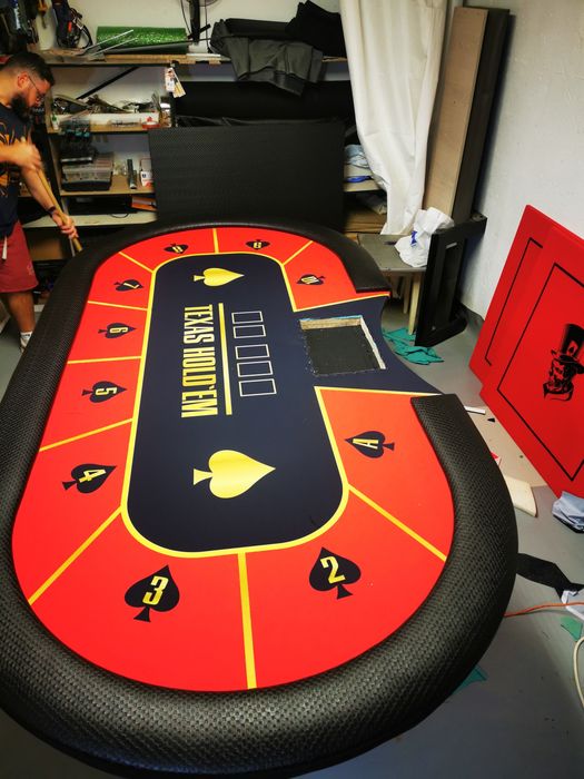 Mese de poker unice