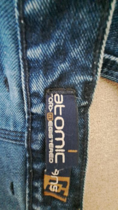 Blugi  "  pantalon  model Atomic"