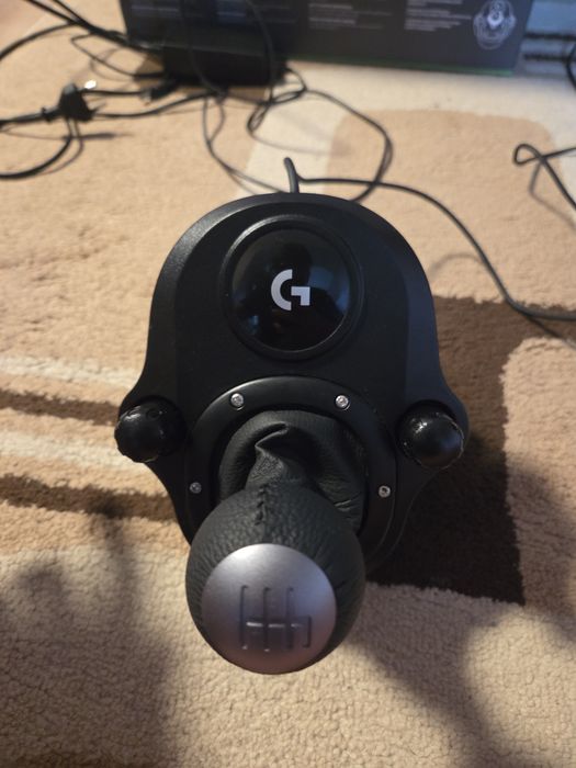 Vând volan gaming Logitech G290 + schimbător. Rog seriozitate.