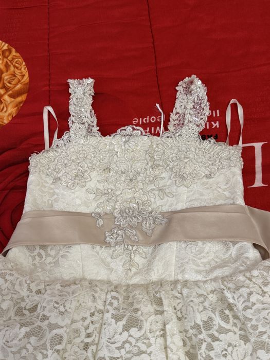 Бальное платье цвете Айвори