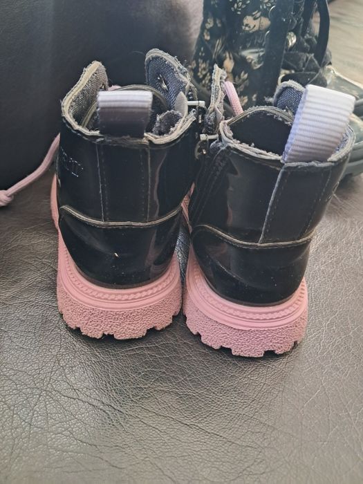 Детски обувки за момиче.