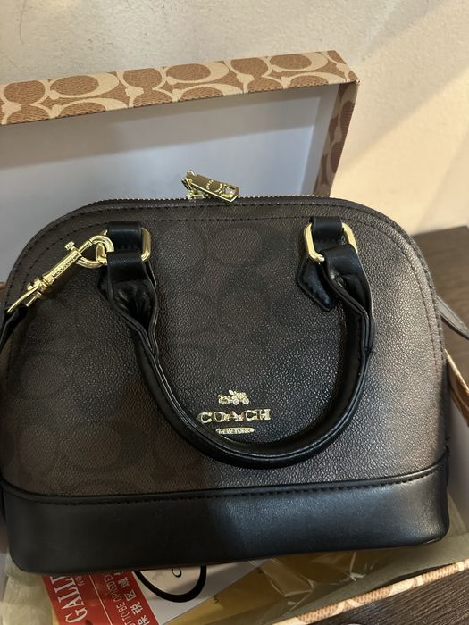 Сумка Coach коричневая размер М