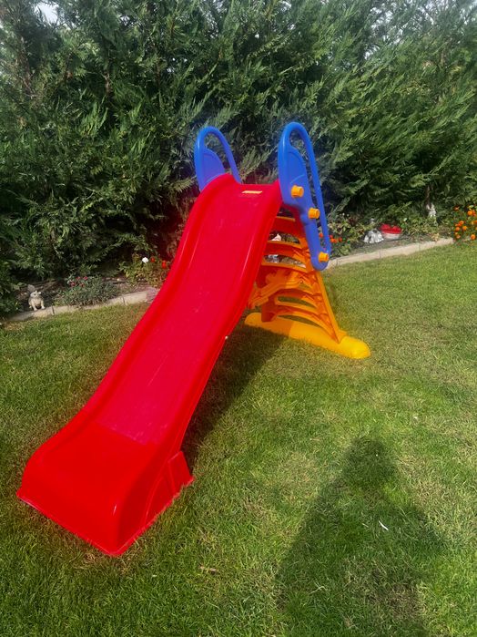 Детска пързалка.