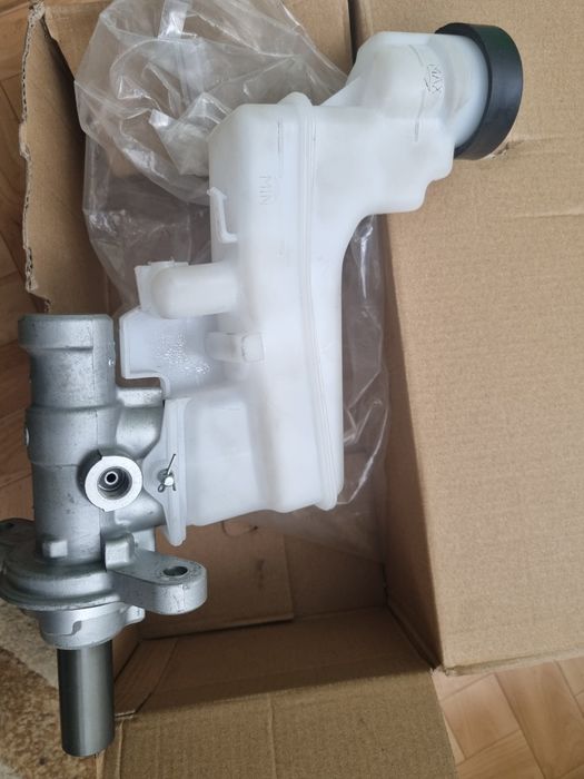 Главный тормозной цилиндр.