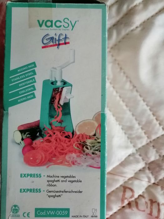 Ренде за зеленчуци и подарък дъска за рязане