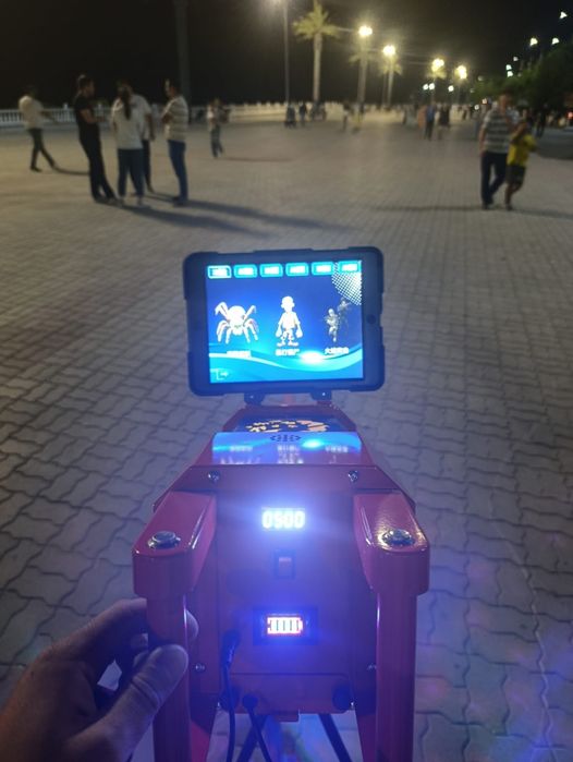 Батут и электронный автомат с планшетом